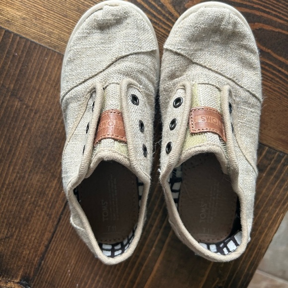 TOMS Kids Canvas Sneakers - Picture 3 of 6